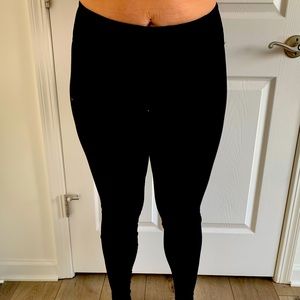 Lululemon black tight mid rise leggings